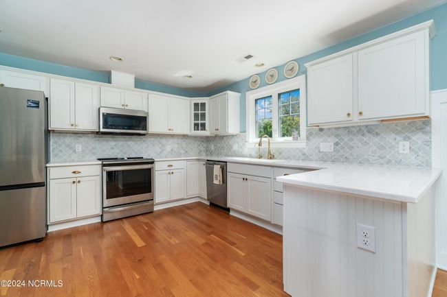 5 West Ct, House other with 6 bedrooms, 5 bathrooms and 1 parking in Pine Knoll Shores NC | Image 21