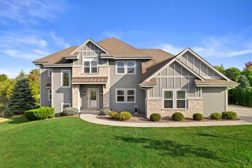 N63W13412 Hummingbird Way, Menomonee Falls, WI, 53051-8328 | Card Image