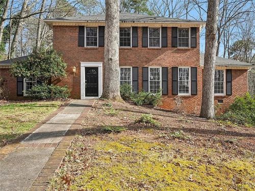 7195 Hunters Branch Dr, Sandy Springs, GA, 30328-1768 | Card Image
