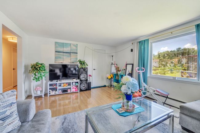 226 Middletown Ave, Home with 6 bedrooms, 2 bathrooms and 8 parking in Wethersfield CT | Image 12