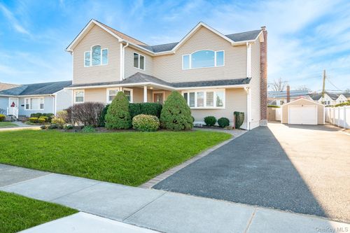 15 Chadwick Rd, Syosset, NY, 11791-6508 | Card Image