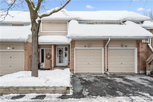 21-205 Highland Cres, Kitchener, ON, N2M5L6 | Card Image
