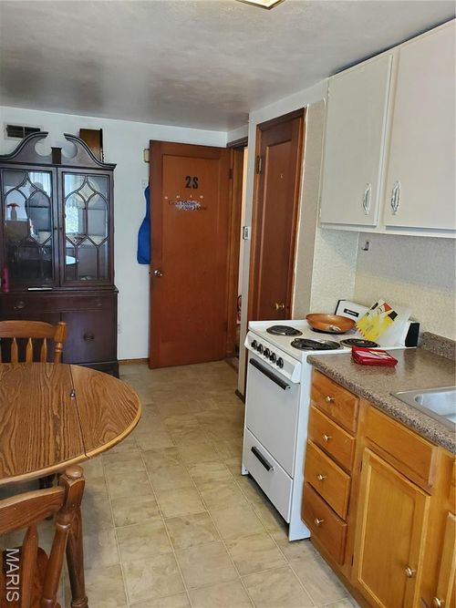 2s-6828 Scanlan Ave, Saint Louis, MO, 63139-2539 | Card Image