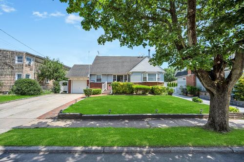 64 Hodson Ave, Lynbrook, NY, 11563-1553 | Card Image
