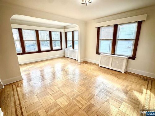 575 Saint Pauls Ave, Cliffside Park, NJ, 07010-1712 | Card Image