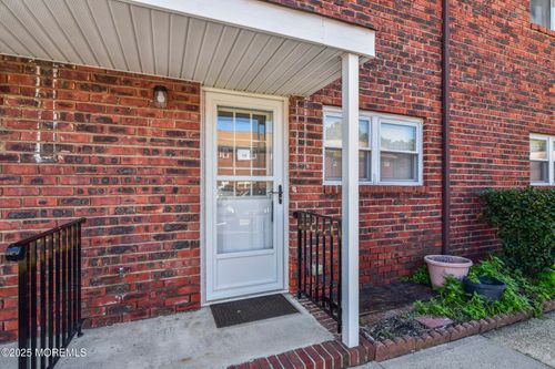 12 Laurel Pl, Eatontown, NJ, 07724-1805 | Card Image