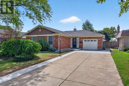 6998 Glengowan Cres, Niagara Falls, ON, L2J3R8 | Card Image