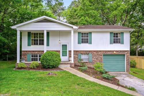 8326 Middle Rd, Ooltewah, TN, 37363-8907 | Card Image