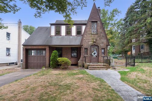 318 Gilbert St, Ridgewood, NJ, 07450-5106 | Card Image