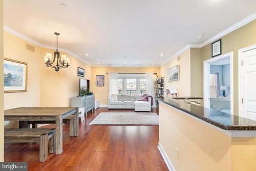 apt-214-500 Admirals Way, PHILADELPHIA, PA, 19146-5225 | Card Image