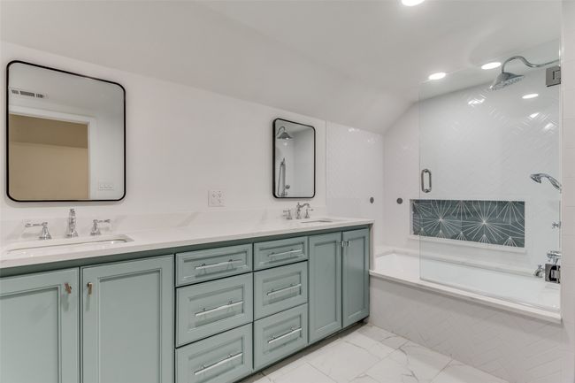 Lovely upstairs bathroom. | Image 21