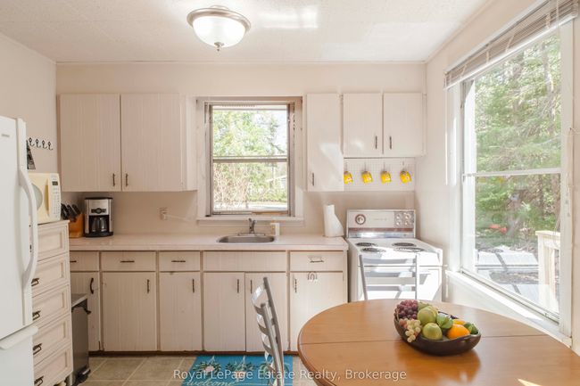 704 York Ave, House other with 3 bedrooms, 1 bathrooms and 6 parking in Sauble Beach ON | Image 25