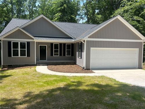 530 Oakwood Cir, Lexington, NC, 27295-6742 | Card Image