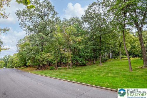 2550 Ballybunion Rd, CENTER VALLEY, PA, 18034-8903 | Card Image