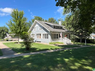 401 2nd St Ne, House other with 4 bedrooms, 2 bathrooms and null parking in Orange City IA | Image 2