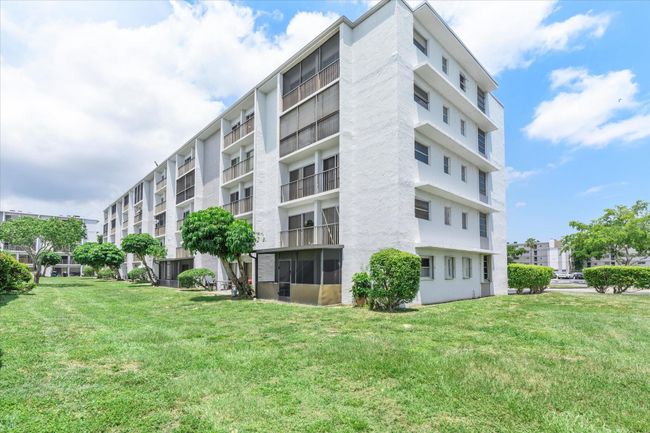APT-103 - 8610 N Sherman Cir, Condo with 2 bedrooms, 1 bathrooms and null parking in Miramar FL | Image 12