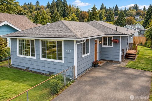 327 Eklund Ave, Hoquiam, WA, 98550-1720 | Card Image