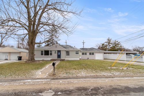 18943 Lathers St, Livonia, MI, 48152-3732 | Card Image