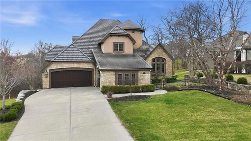 7060 N National Dr, Parkville, MO, 64152-4949 | Card Image