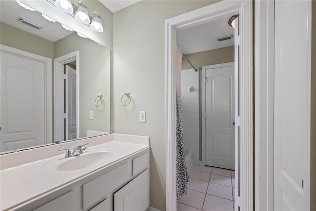 9519 Woodcliff Lake Dr, House other with 5 bedrooms, 5 bathrooms and 4 parking in Spring TX | Image 25