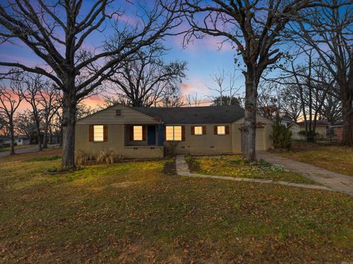 523 W K Ave, North Little Rock, AR, 72116-8130 | Card Image