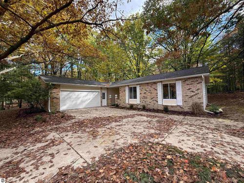 4673 Cardinal Dr, Mt Pleasant, MI, 48858-9569 | Card Image