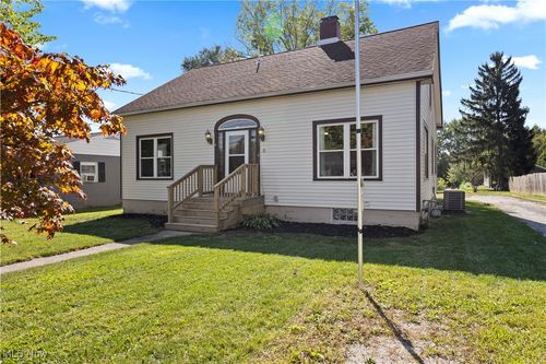 71 Huss St, Tiffin, OH, 44883-1104 | Card Image