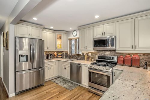 2745 Preston Pl, N Bellmore, NY, 11710-1412 | Card Image
