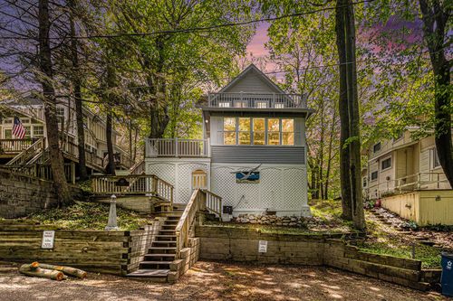 40 Edwards Ave, Grand Haven, MI, 49417-1734 | Card Image