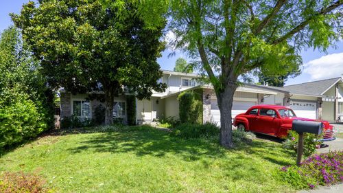 868 Holly Ave, Rohnert Park, CA, 94928-1481 | Card Image