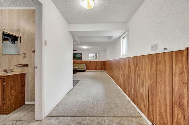 204 Nomad Crt, House other with 4 bedrooms, 2 bathrooms and 4 parking in Kitchener ON | Image 16