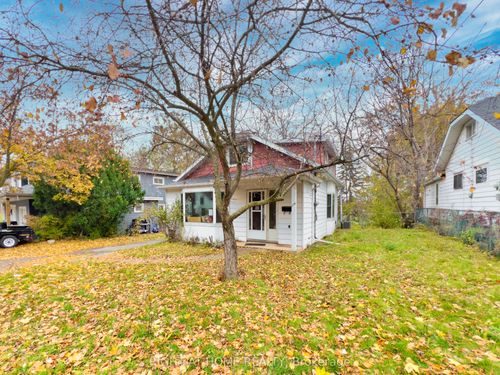 178 Main St W, Grimsby, ON, L3M1S3 | Card Image