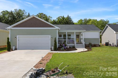 143 Beechnut Dr, Hendersonville, NC, 28739-8752 | Card Image