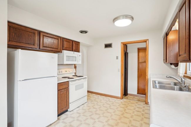 1301 Wyldhaven Avenue, House other with 3 bedrooms, 2 bathrooms and null parking in Monona WI | Image 25
