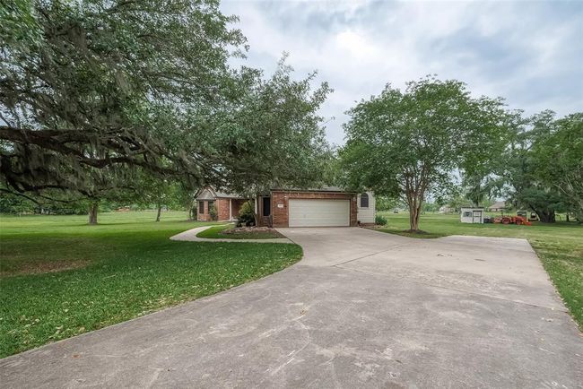 Plenty room for guest parking here! | Image 32
