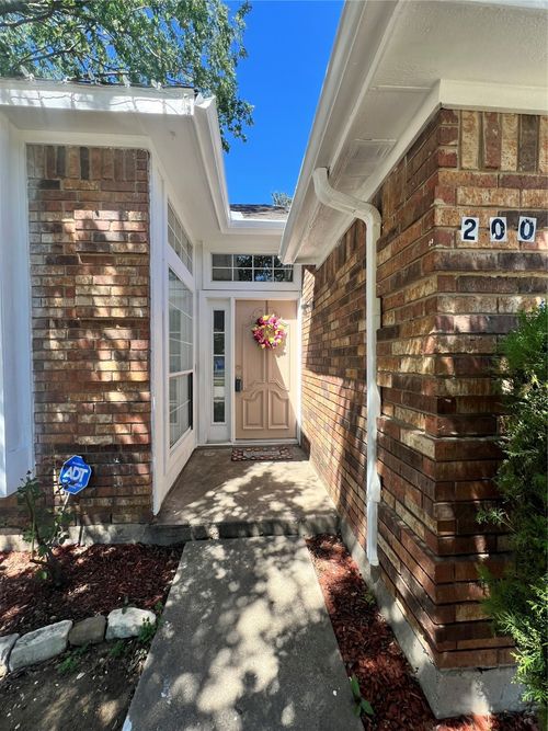 200 Chamblin Dr, Cedar Hill, TX, 75104-2364 | Card Image