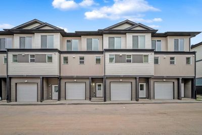 218 Corner Meadows Way Ne, Home with 3 bedrooms, 3 bathrooms and 1 parking in Calgary AB | Image 2