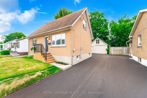 241 Marquette Ave, Oshawa, ON, L1J1W3 | Card Image