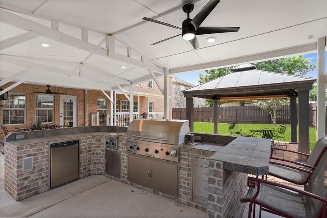 Outdoor kitchen great for hosting all your favorite games! | Image 36