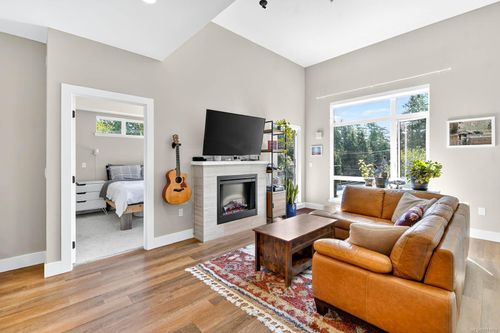 302-700 Yew Wood Rd, Tofino, BC, V0R2Z0 | Card Image