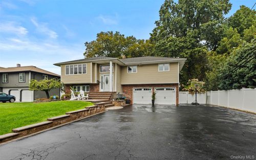 3 Farmstead Rd, Commack, NY, 11725-1505 | Card Image