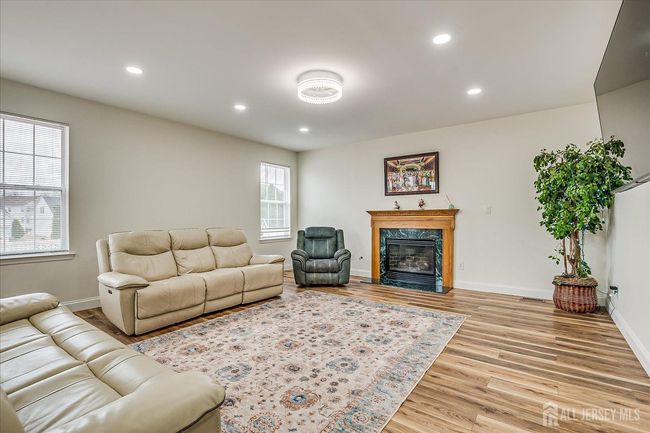 37 Keswick Rd, House other with 5 bedrooms, 3 bathrooms and null parking in East Windsor NJ | Image 17