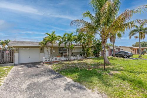 8851 Nw 12th St, Pembroke Pines, FL, 33024-4714 | Card Image