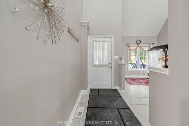 93 Lynch Cir, House attached with 4 bedrooms, 4 bathrooms and 2 parking in Guelph ON | Image 6