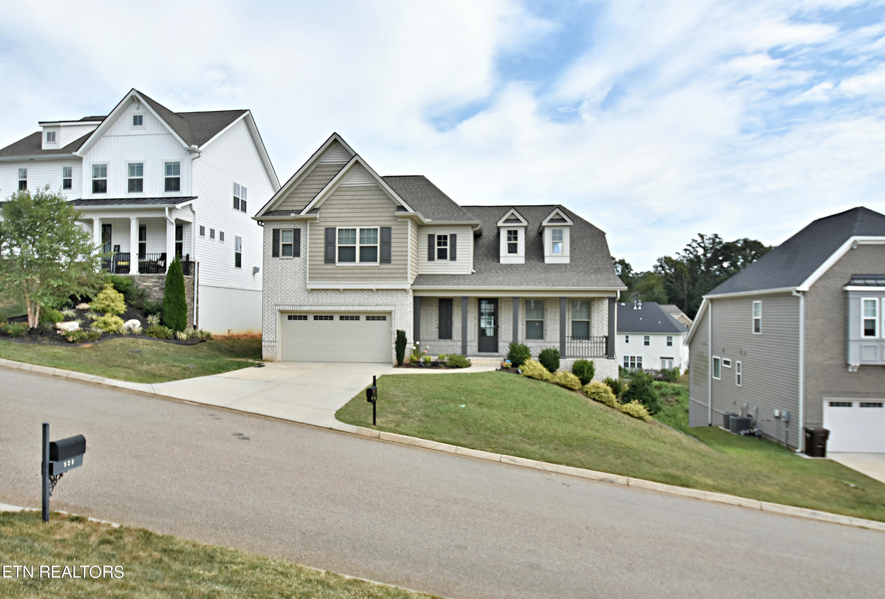 Vivian Lee Ln, Knoxville, TN 37934