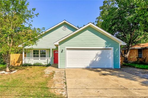 2306 West St, Taylor, TX, 76574-2139 | Card Image