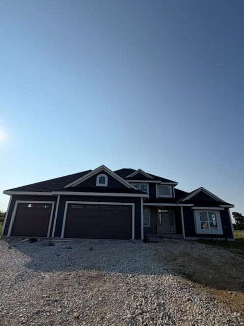 N81 W27580 Harvest Ct, Pewaukee, WI, 53072 | Card Image