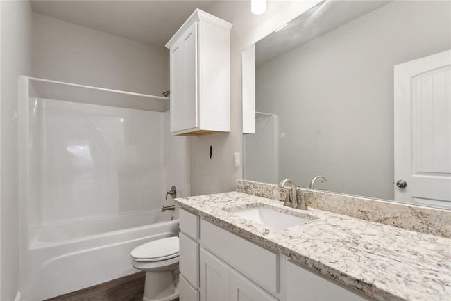 Hall Bath | Image 12