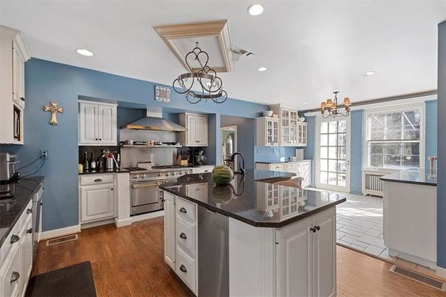1800 Hassam Rd, House other with 4 bedrooms, 4 bathrooms and 4 parking in Coraopolis PA | Image 16