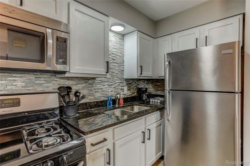 apt-202-330 Oakland Ave, Royal Oak, MI, 48067-1771 | Card Image